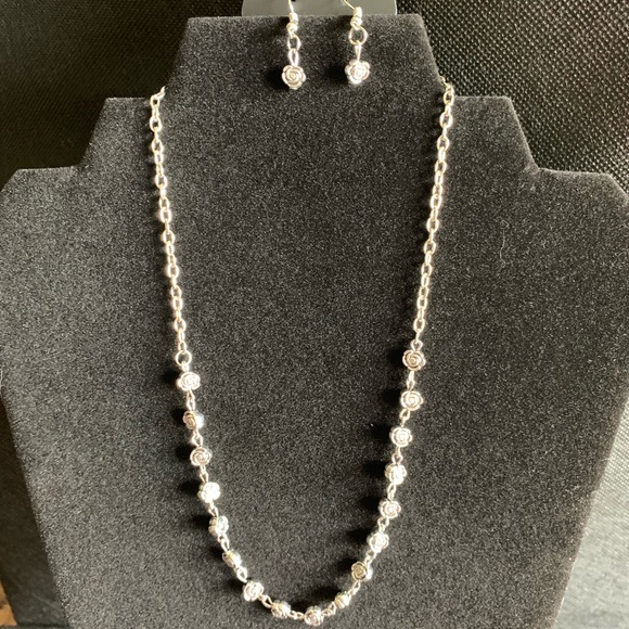 Paparazzi jewelry- necklaces - Picture 6 of 6